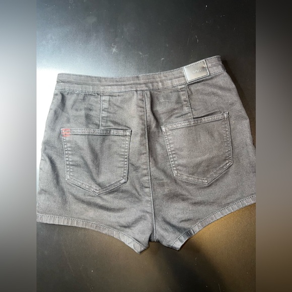 Urban Outfitters BDG Black Denim High-Waisted Shorts Size 28 EUC - Picture 7 of 10